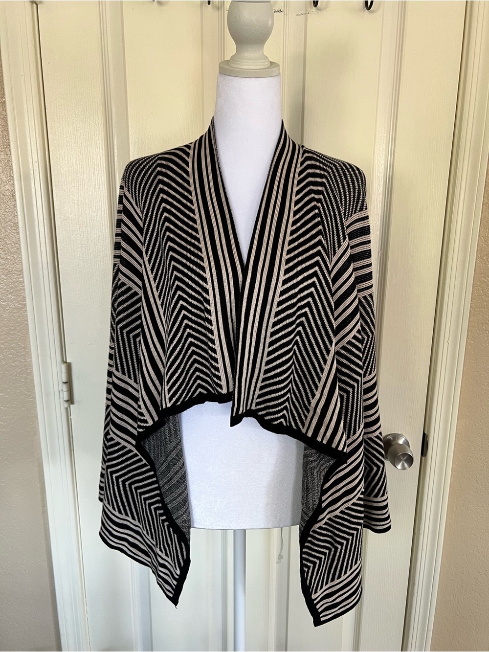 Spense Black Beige Lagenlook Chevron Draped Waterfall Cardigan L